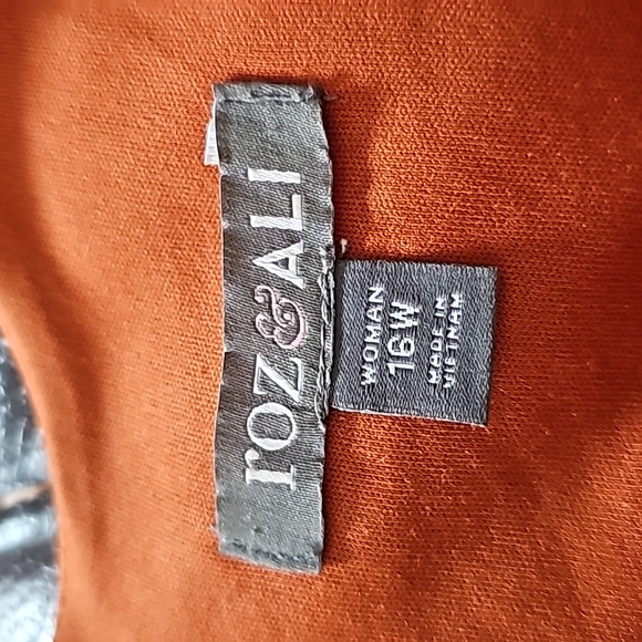 Simply Elegant - Picture 3 of 4